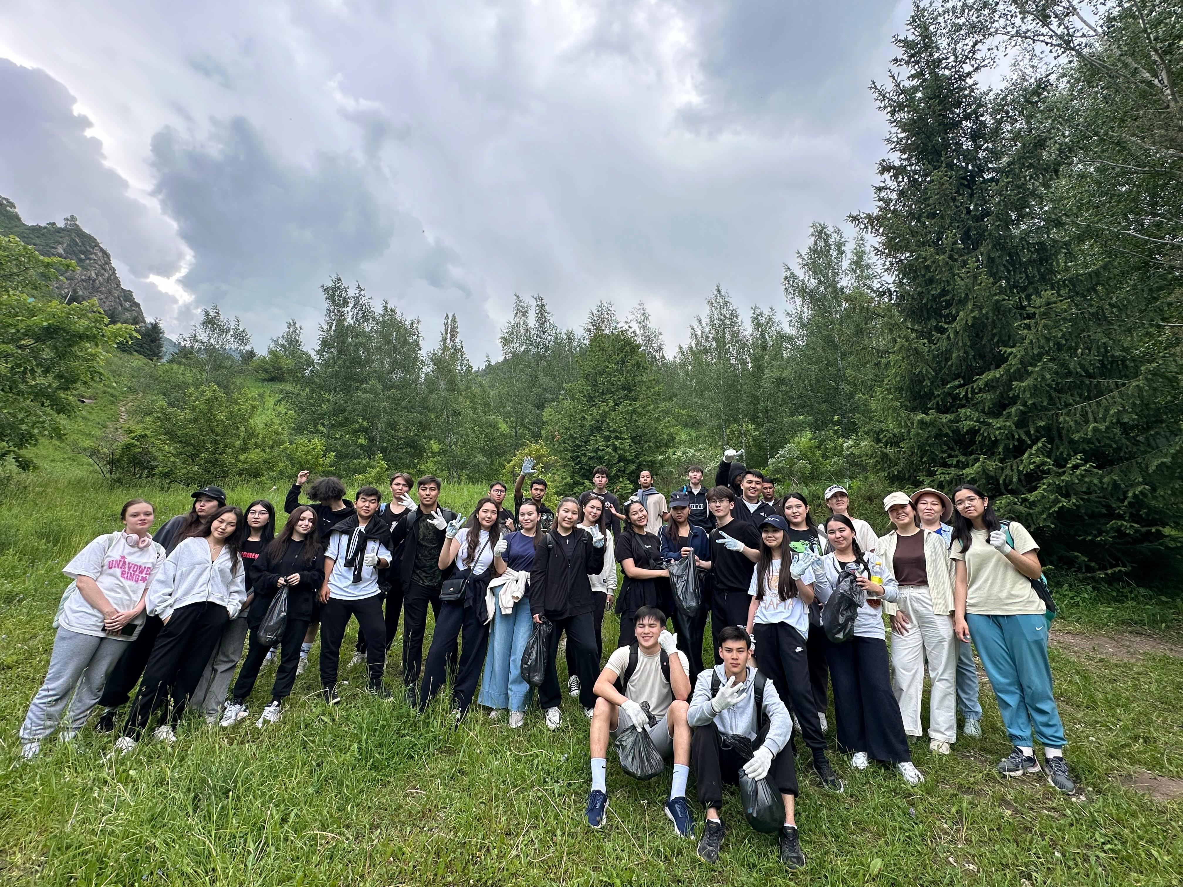 Посещение ущелья Медеу и участие в экологической акции студентами-гидрологами